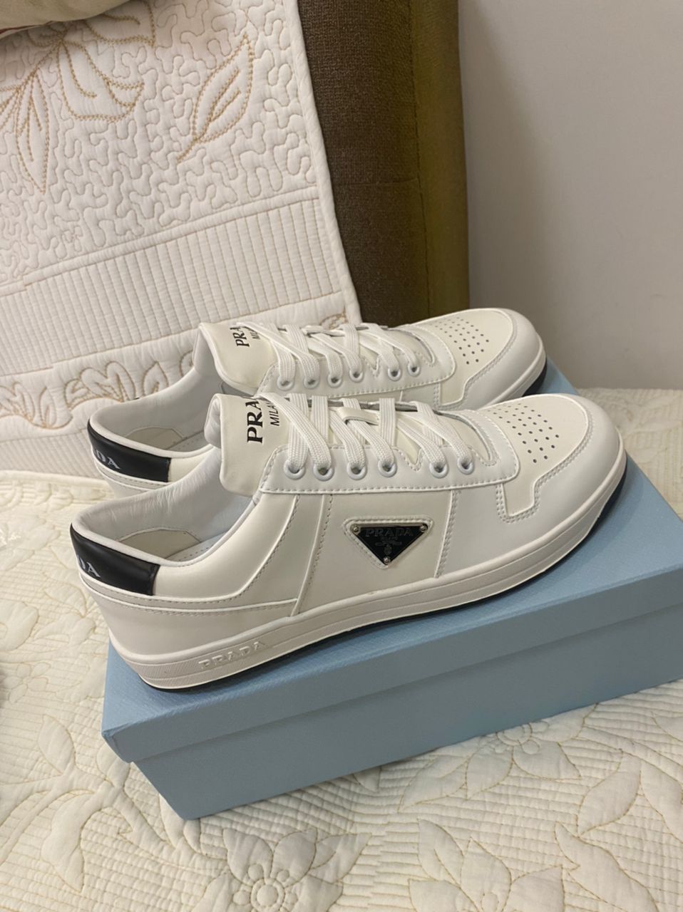 Zapatillas Avenue con logo triangular