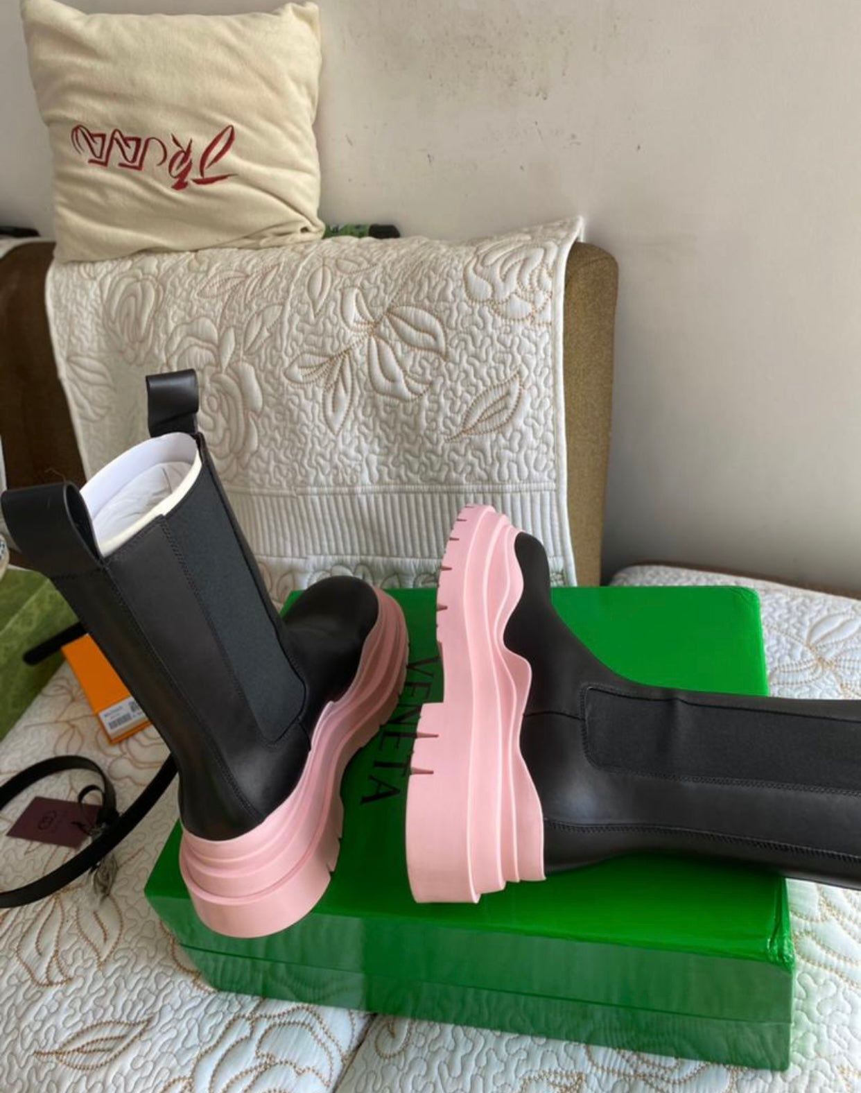 Bottines Chelsea noires/rose tendre