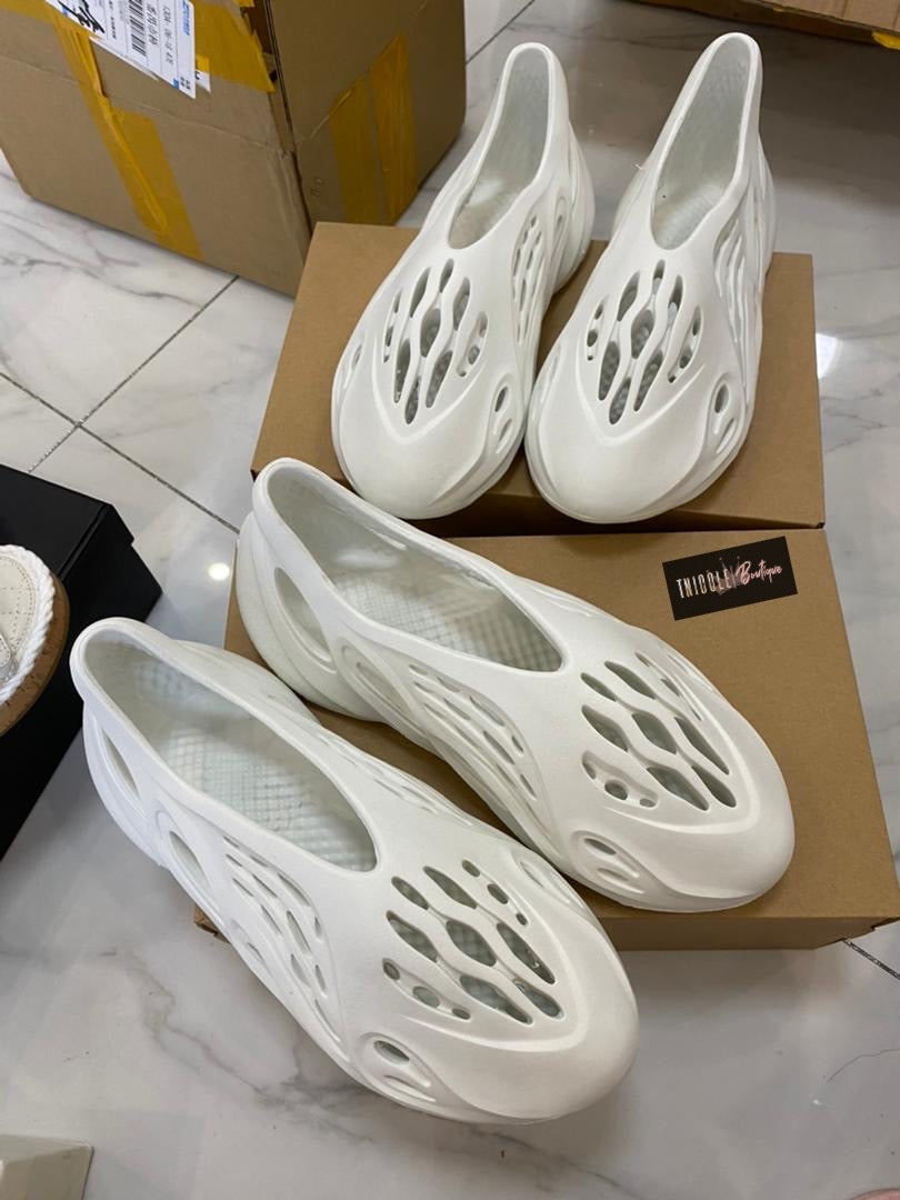 Corredor de espuma Yeezy blanco