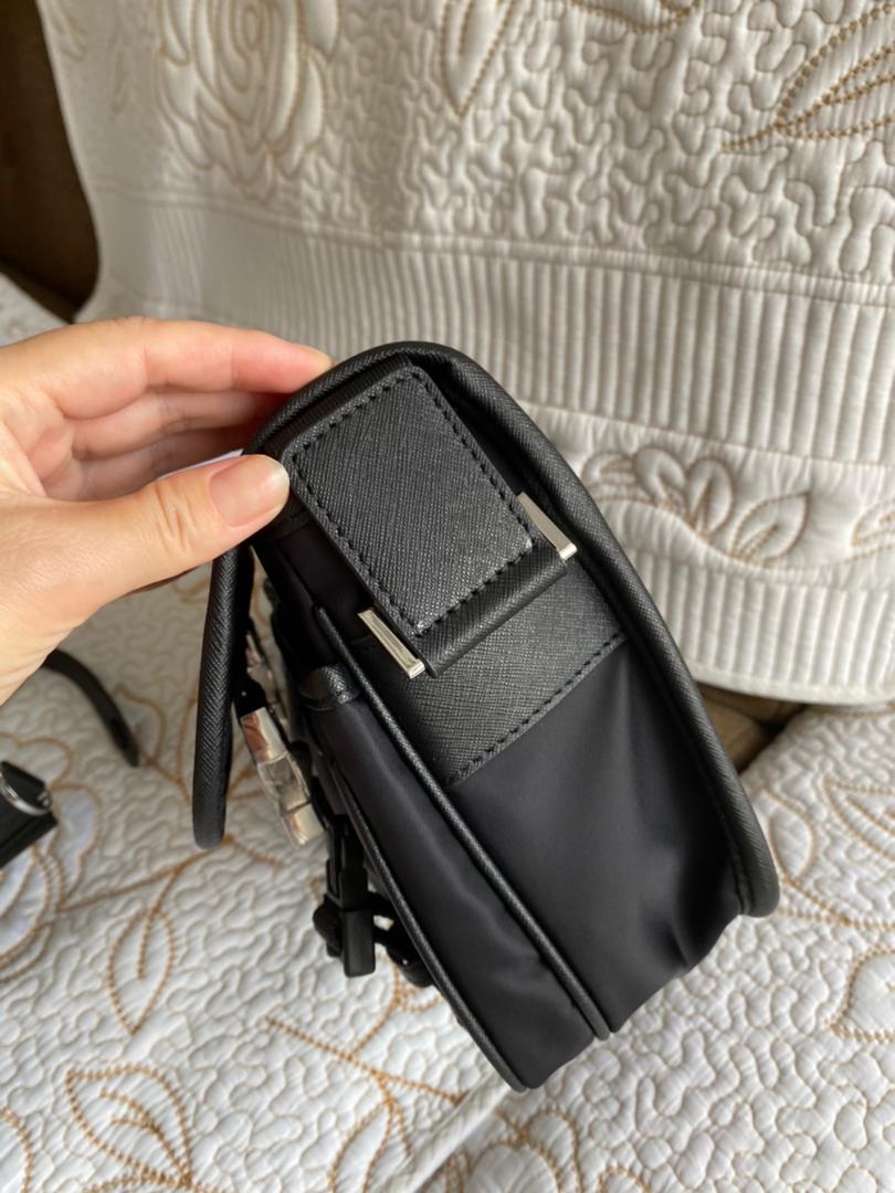 Sac à bandoulière en Re-Nylon et cuir Saffiano
