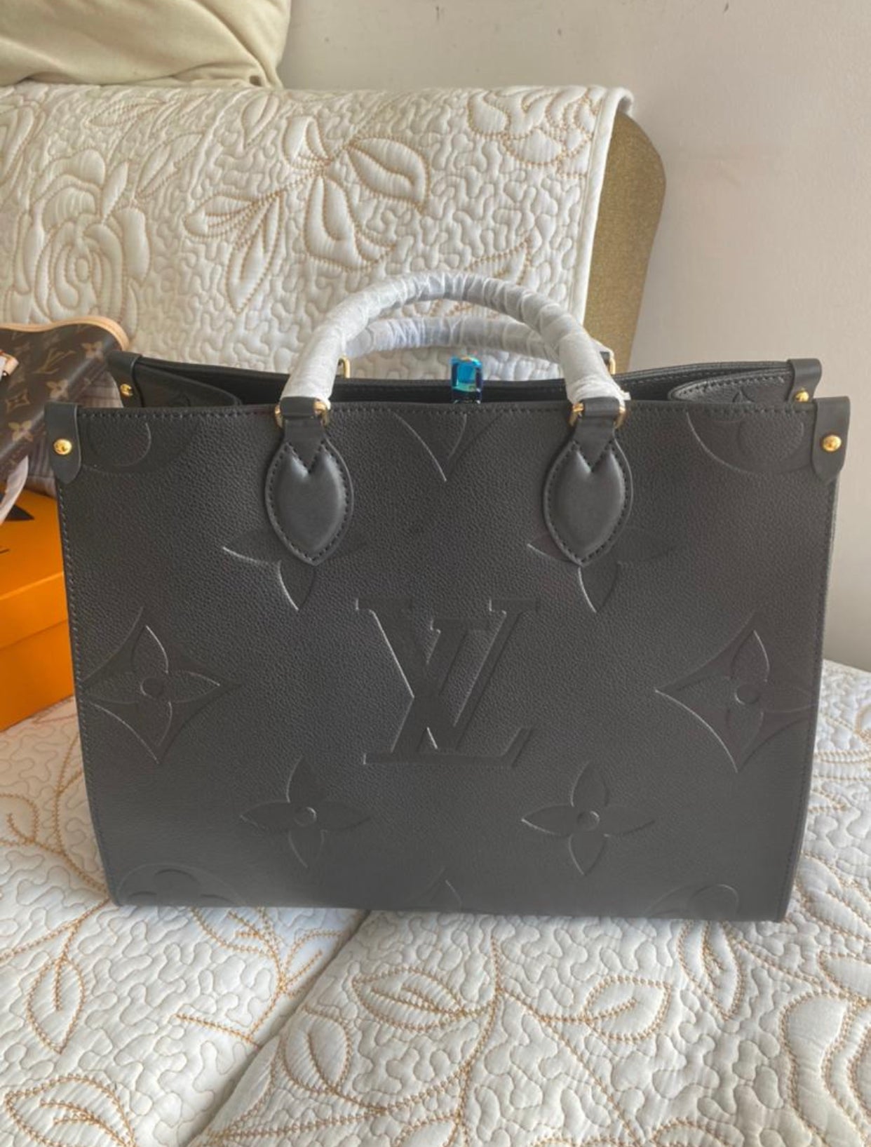 Noir sur le GO TOTE GM