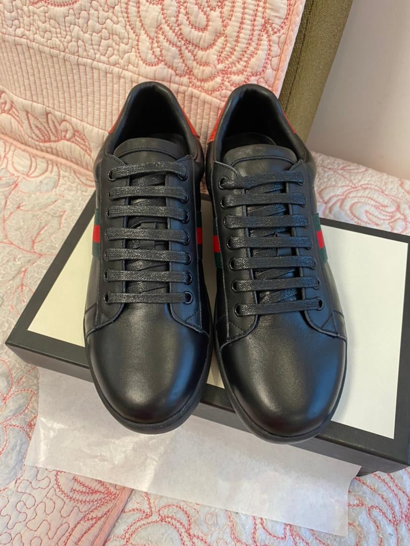 Zapatilla Ace de cuero negra