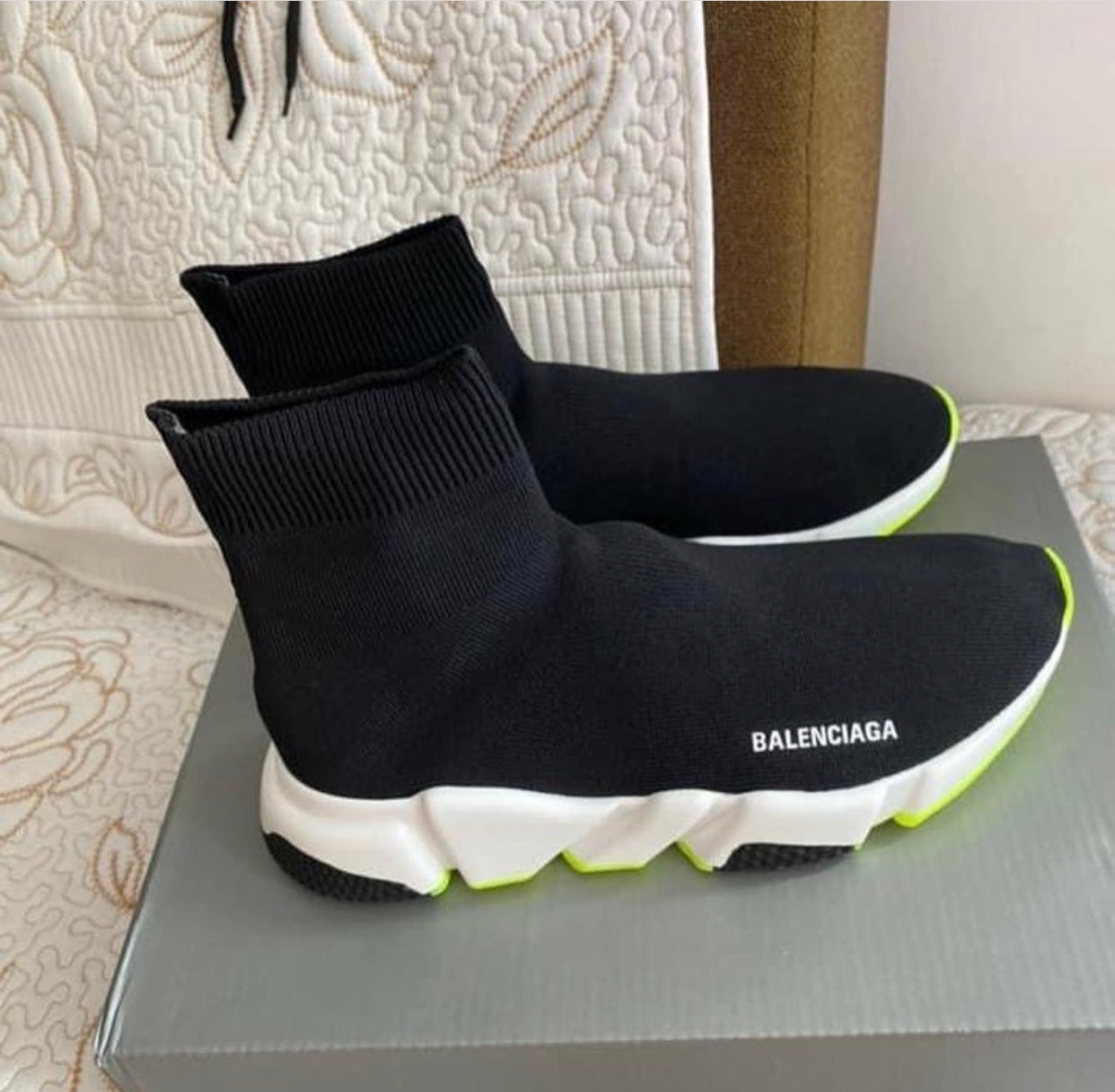 Zapatillas deportivas tipo calcetín BB en negro y verde
