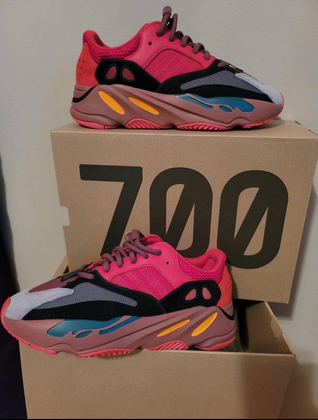 700 Hi-Res Red Mens Sz 10