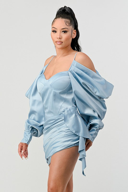 Robe élégante en satin à épaules tombantes