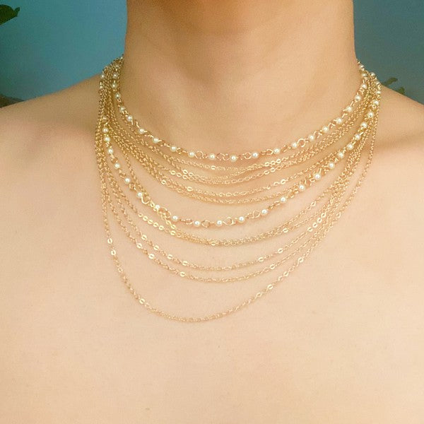 Collier de perles et de chaînes magnifiquement drapé