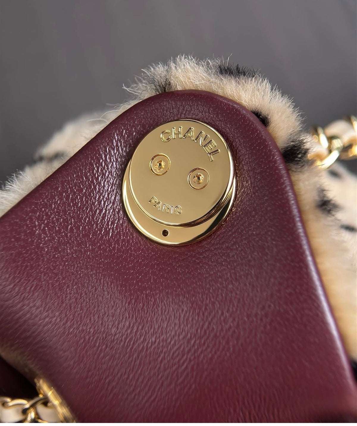 COCO 25 MINI HANDBAG Lambskin & Gold-Tone Metal, Light Beige & Black