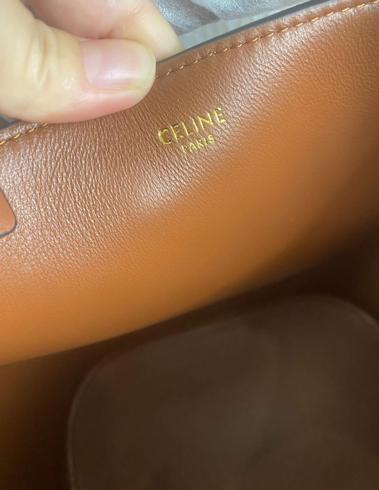 MEDIUM BUCKET LOUISE IN SMOOTH CALFSKIN