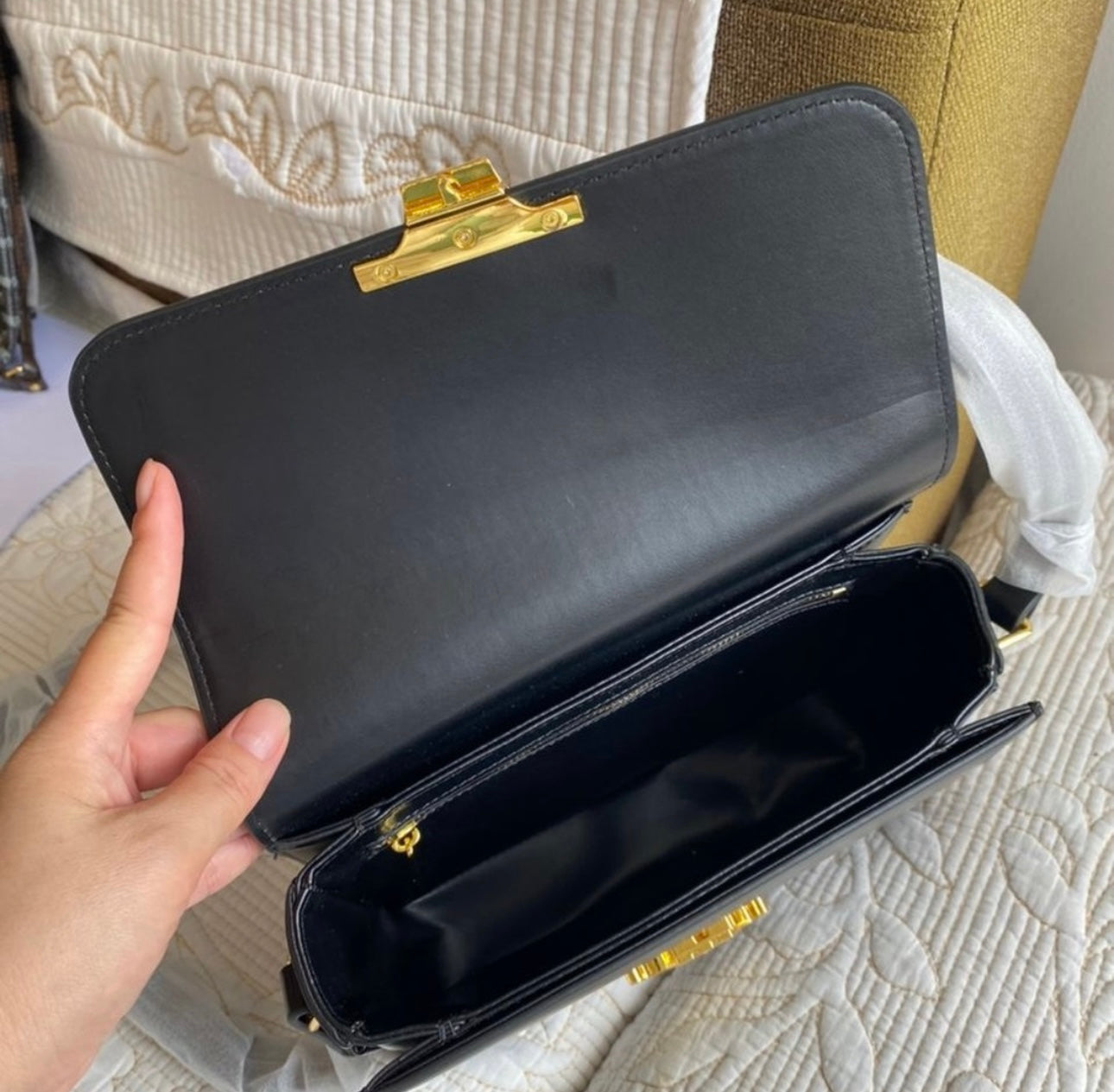 BESACE TRIOMPHE EN CUIR DE VEAU BRILLANT NOIR