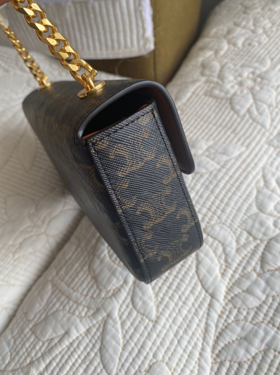 BESACE TRIOMPHE EN CUIR DE VEAU BRILLANT NOIR
