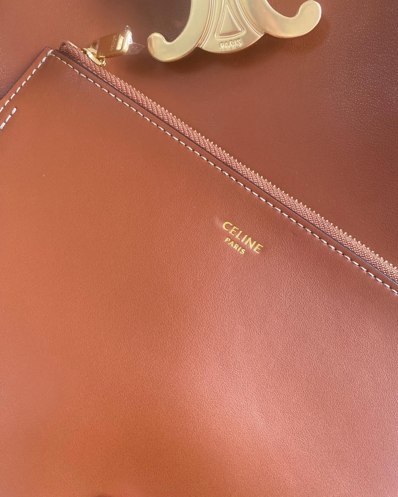 MEDIUM BUCKET LOUISE IN SMOOTH CALFSKIN