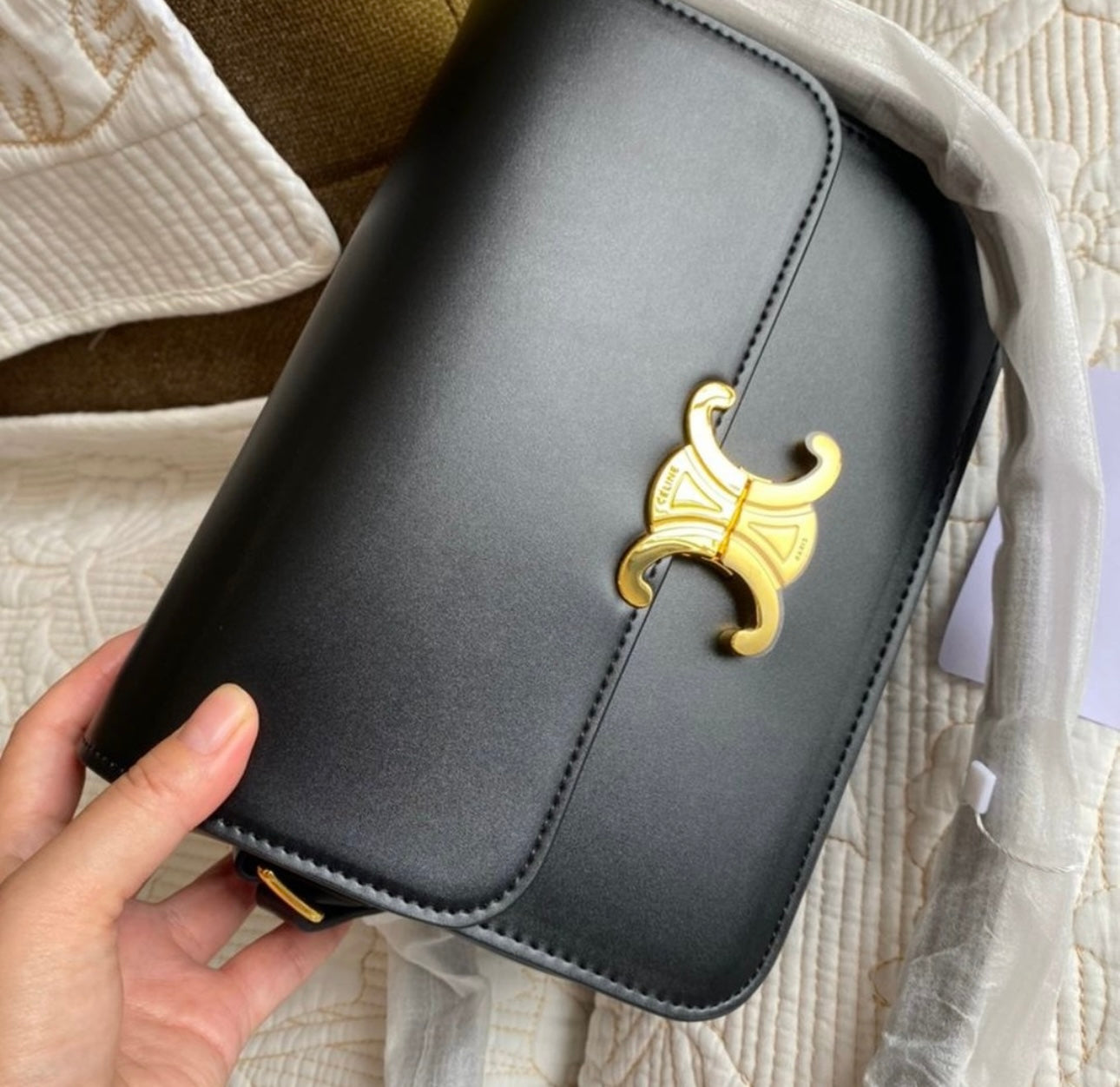 BESACE TRIOMPHE EN CUIR DE VEAU BRILLANT NOIR