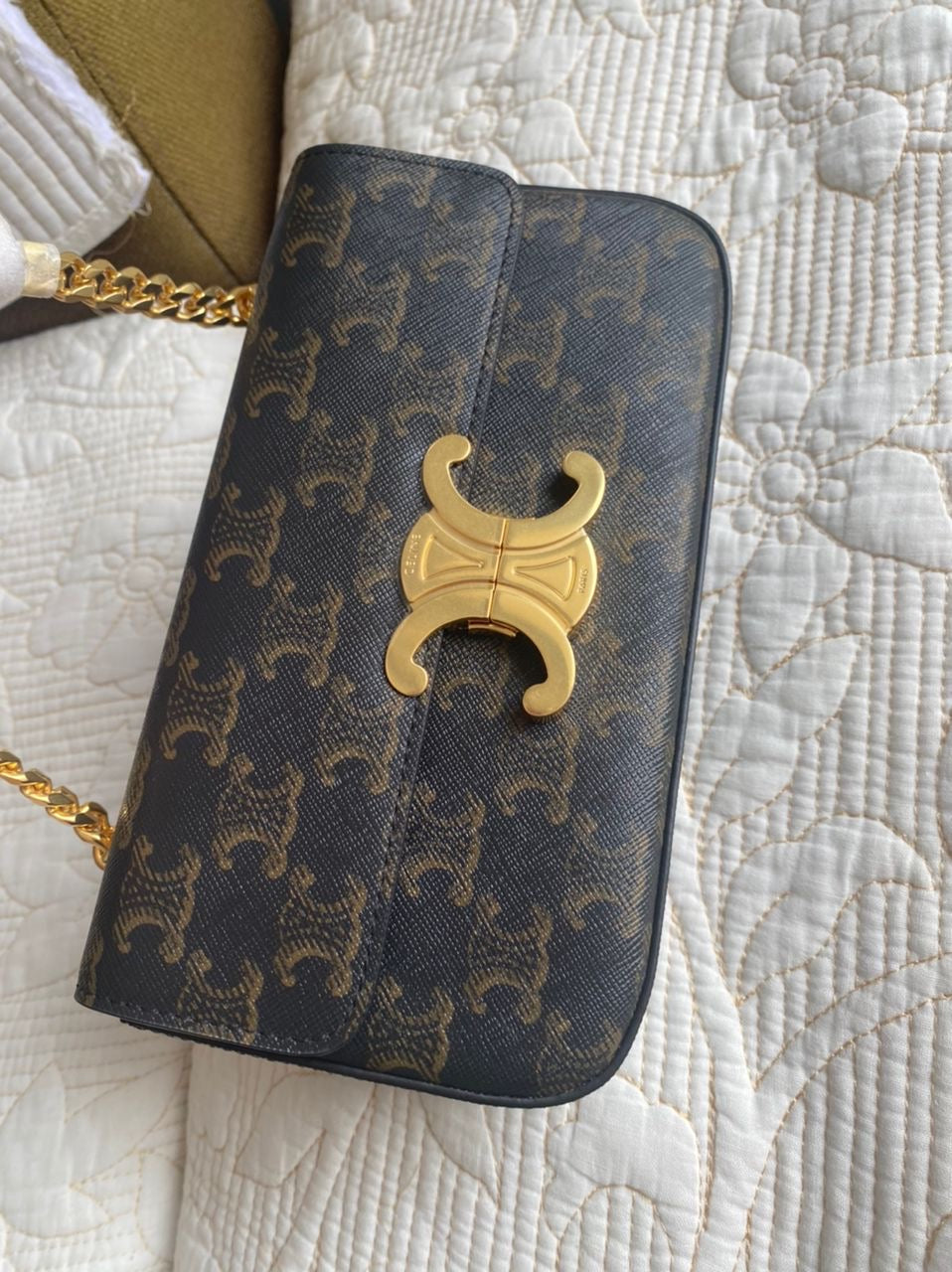 BESACE TRIOMPHE EN CUIR DE VEAU BRILLANT NOIR