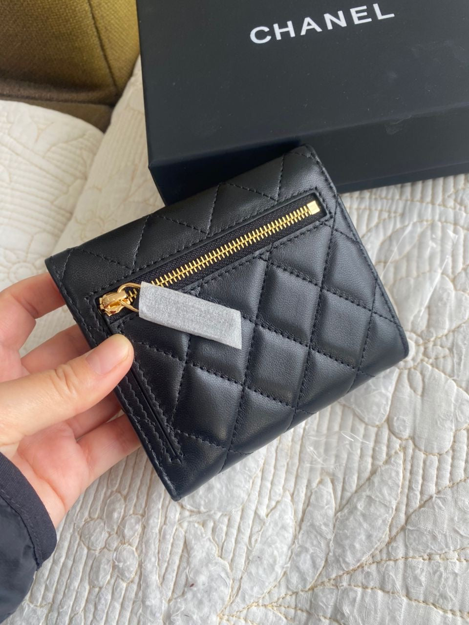Portefeuille compact à rabat Coco en cuir d'agneau noir