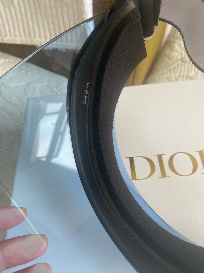 Visera Dior