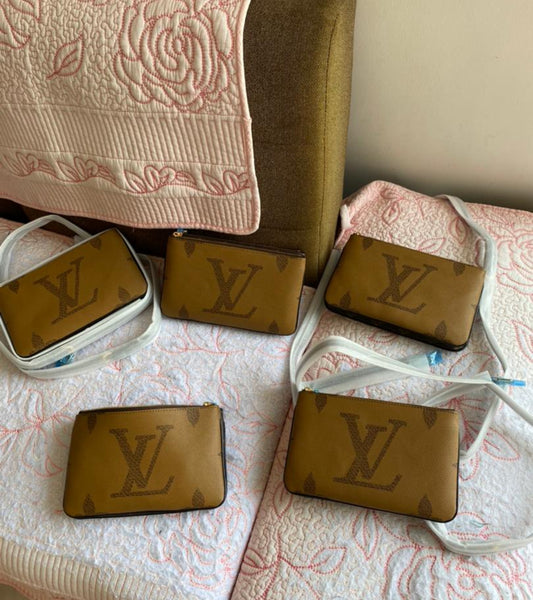 Giant Reverse Double Zip Pochette