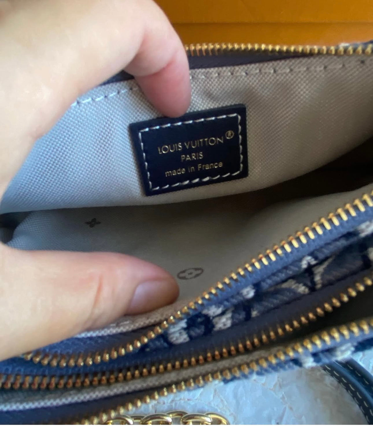 Pochette Liv | LV Monogram Embleme Bleu