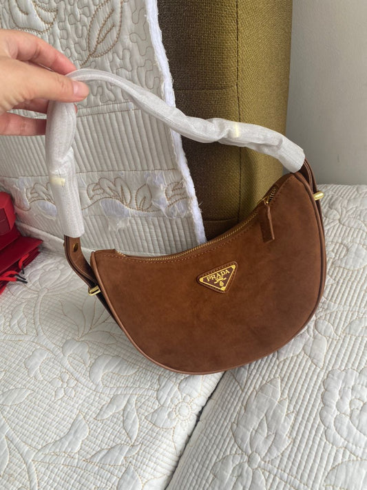 Arqué suede shoulder bag