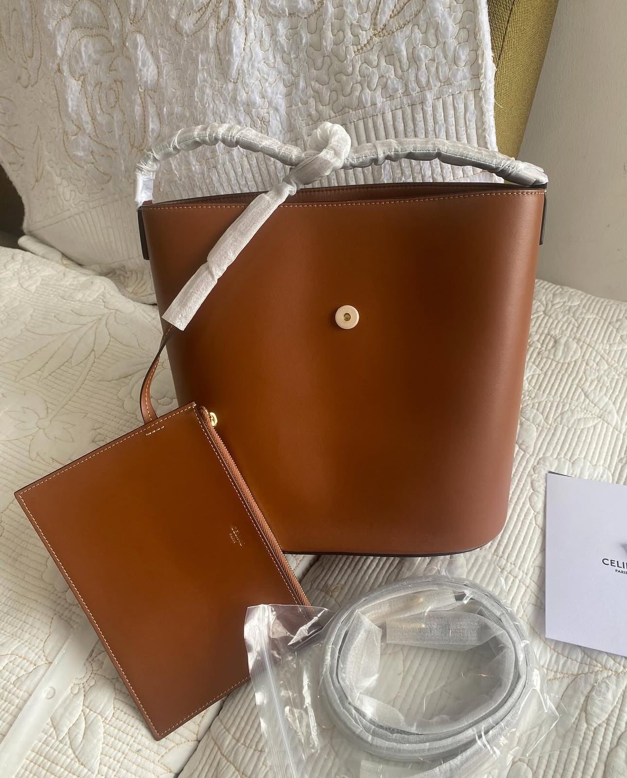 MEDIUM BUCKET LOUISE IN SMOOTH CALFSKIN