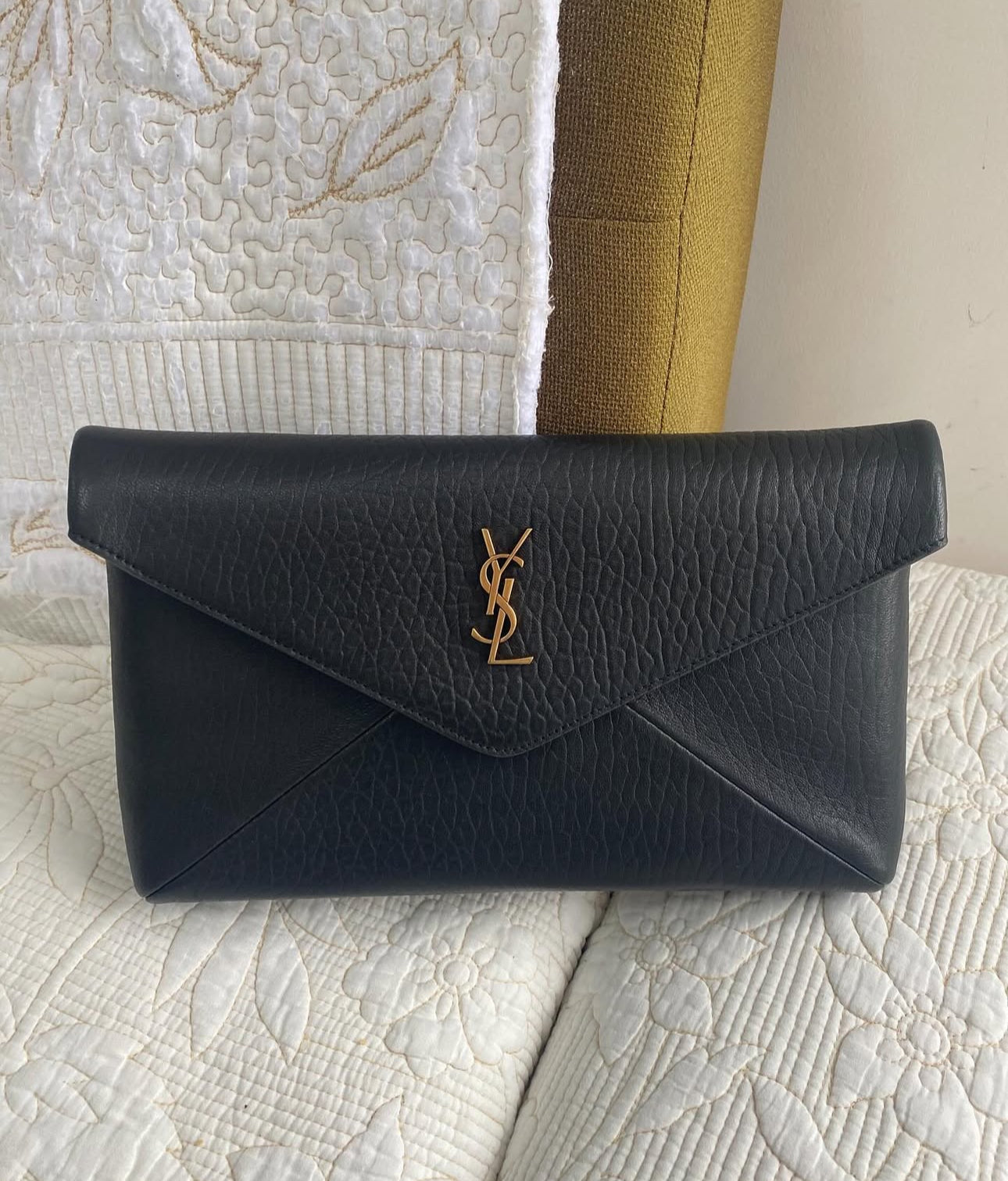 CASSANDRE LARGE ENVELOPE POUCH IN LAMBSKIN BLACK