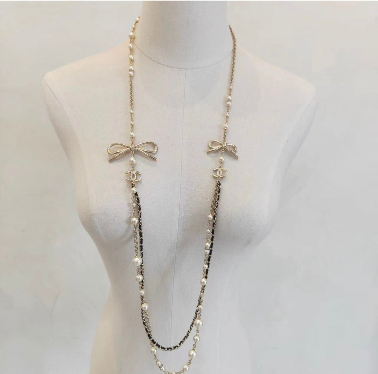 Coco Bow & Pearls Necklace