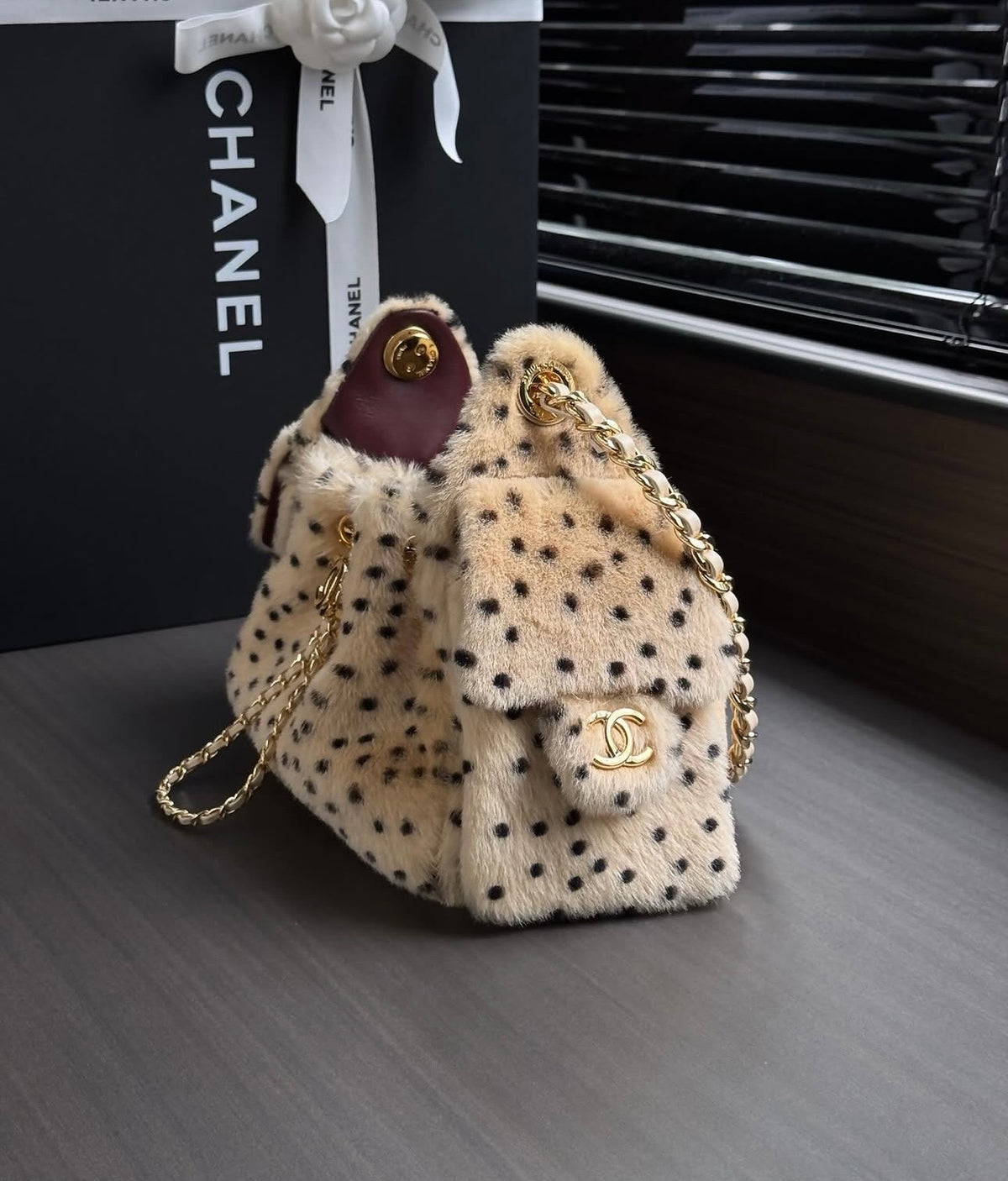 COCO 25 MINI HANDBAG Lambskin & Gold-Tone Metal, Light Beige & Black