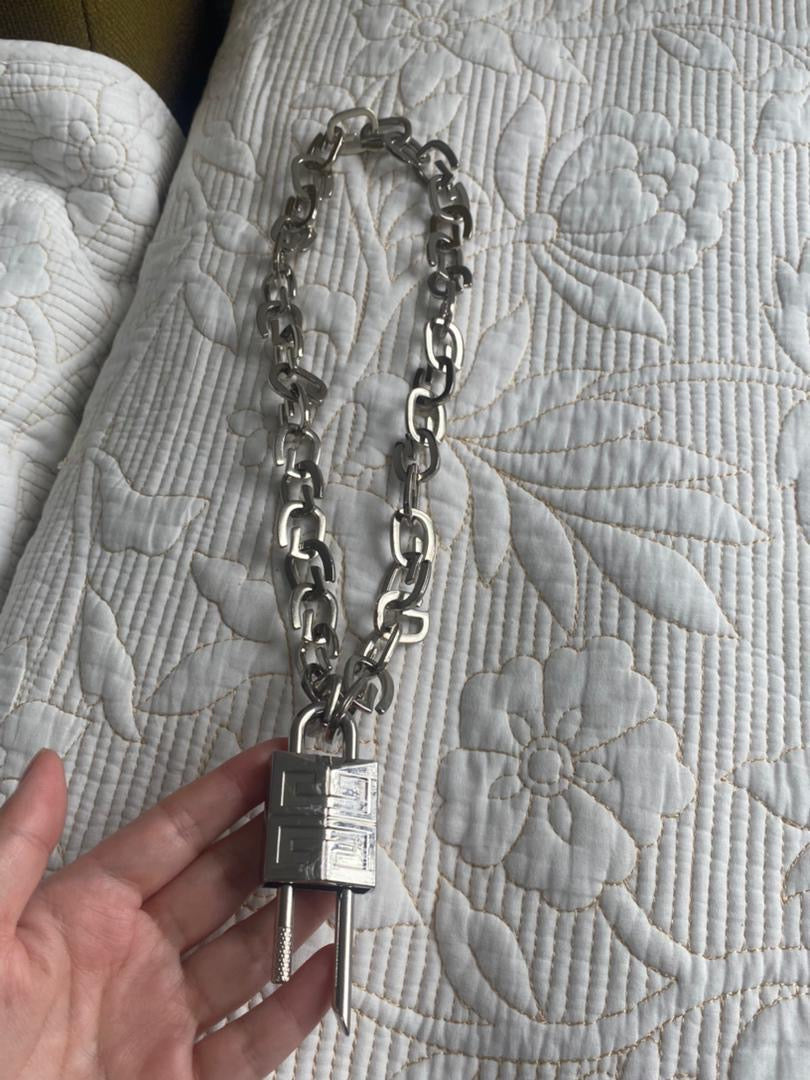 Collar de cadena de Givench