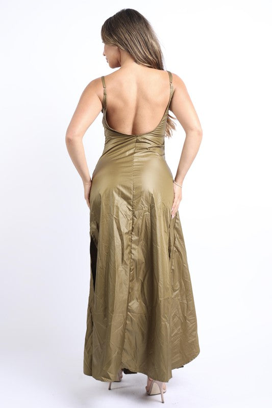 Vestido largo con cuello vuelto y fruncido