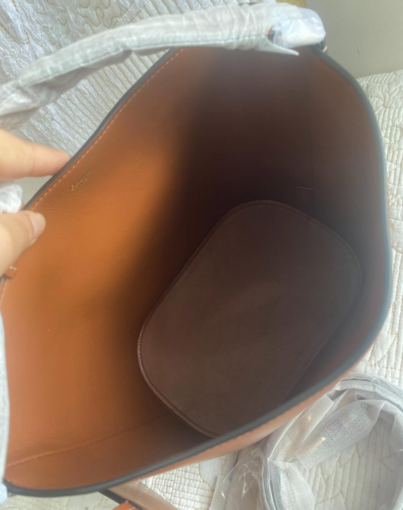 MEDIUM BUCKET LOUISE IN SMOOTH CALFSKIN