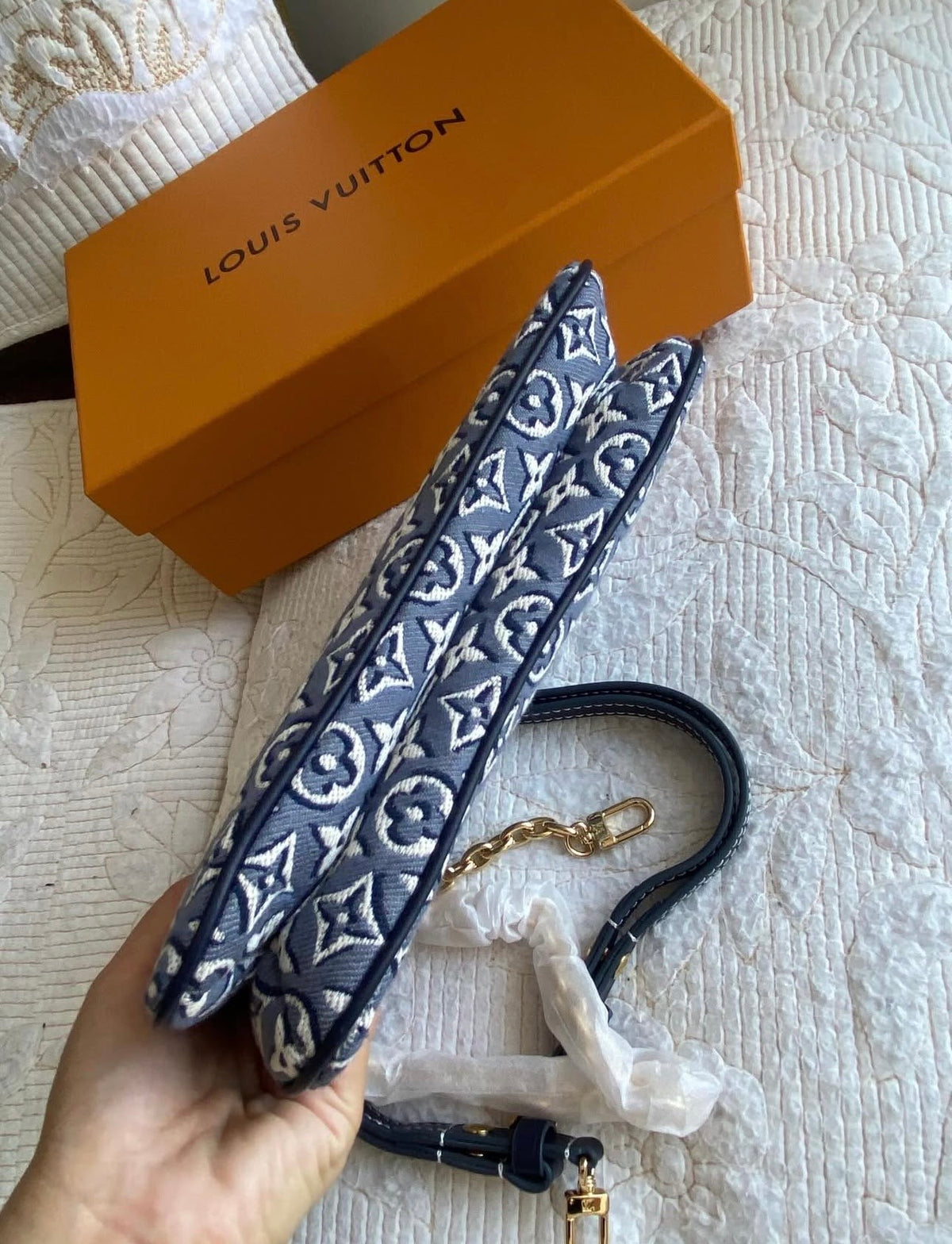 Pochette Liv | LV Monogram Embleme Bleu