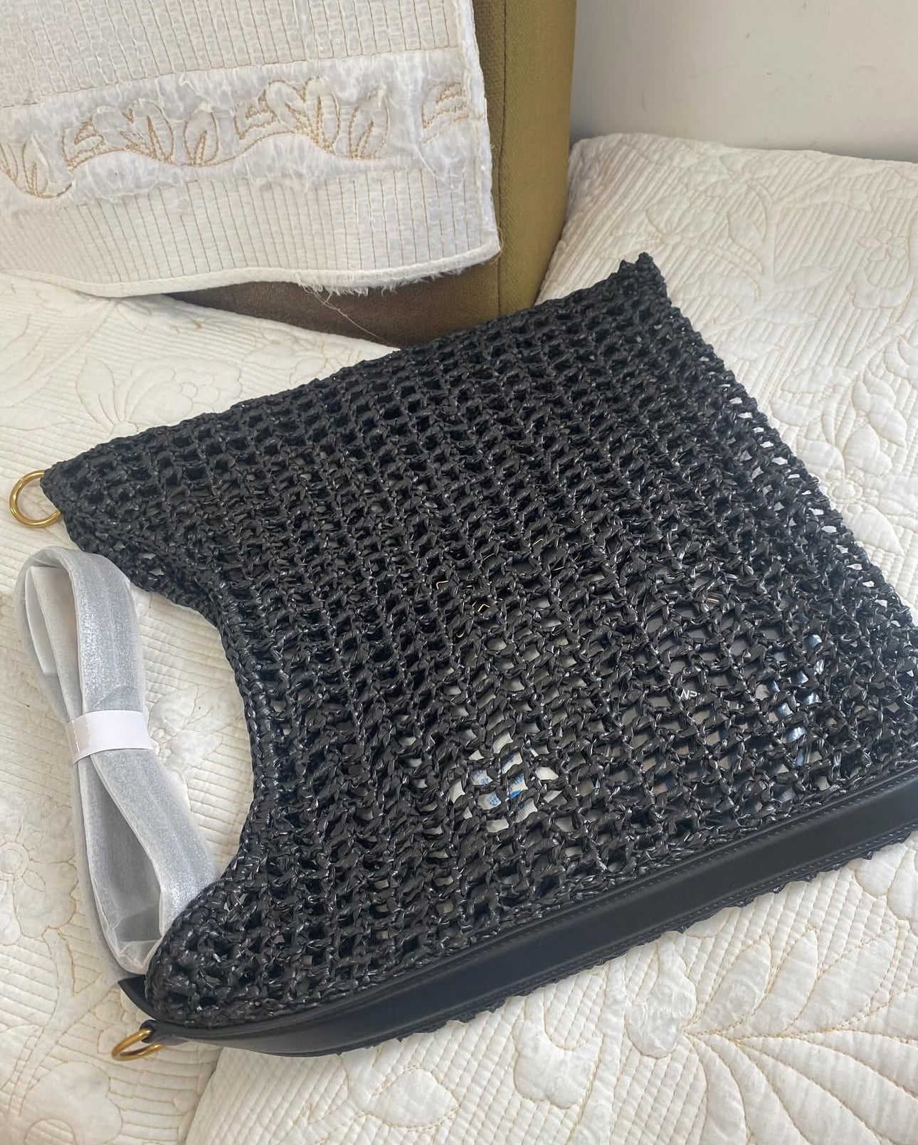Xalis Shoulder Bag in Raffia (Unisex)