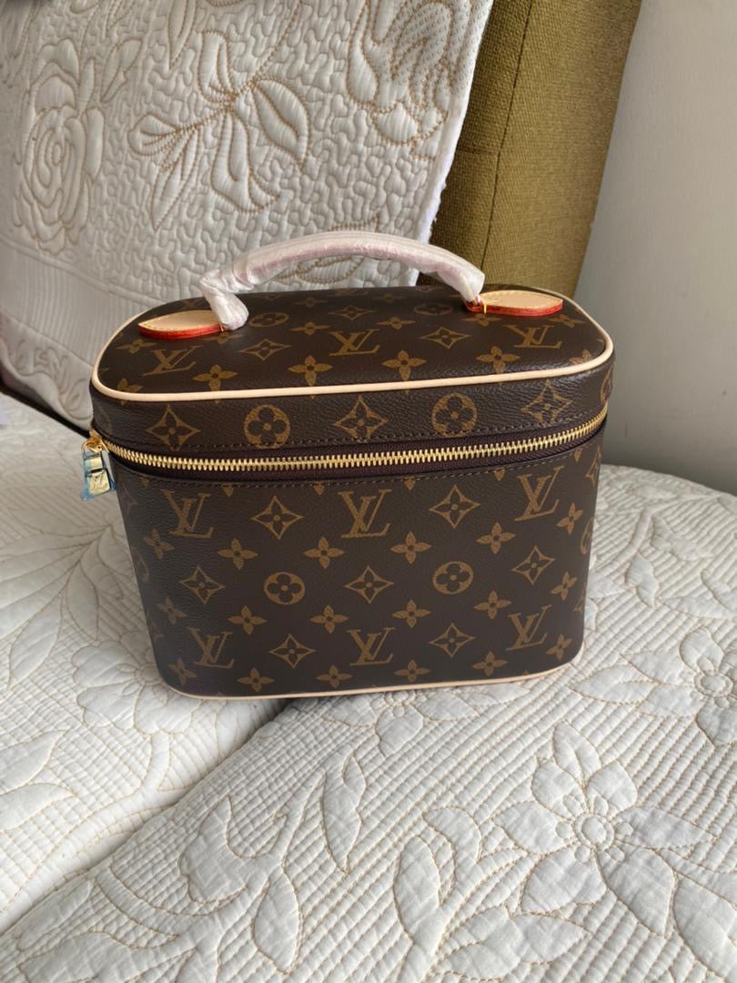 Jolie mini trousse de toilette