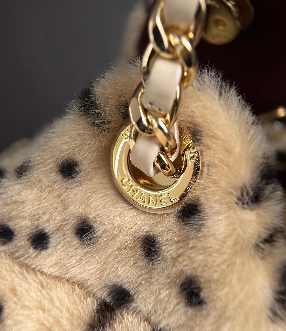 COCO 25 MINI HANDBAG Lambskin & Gold-Tone Metal, Light Beige & Black