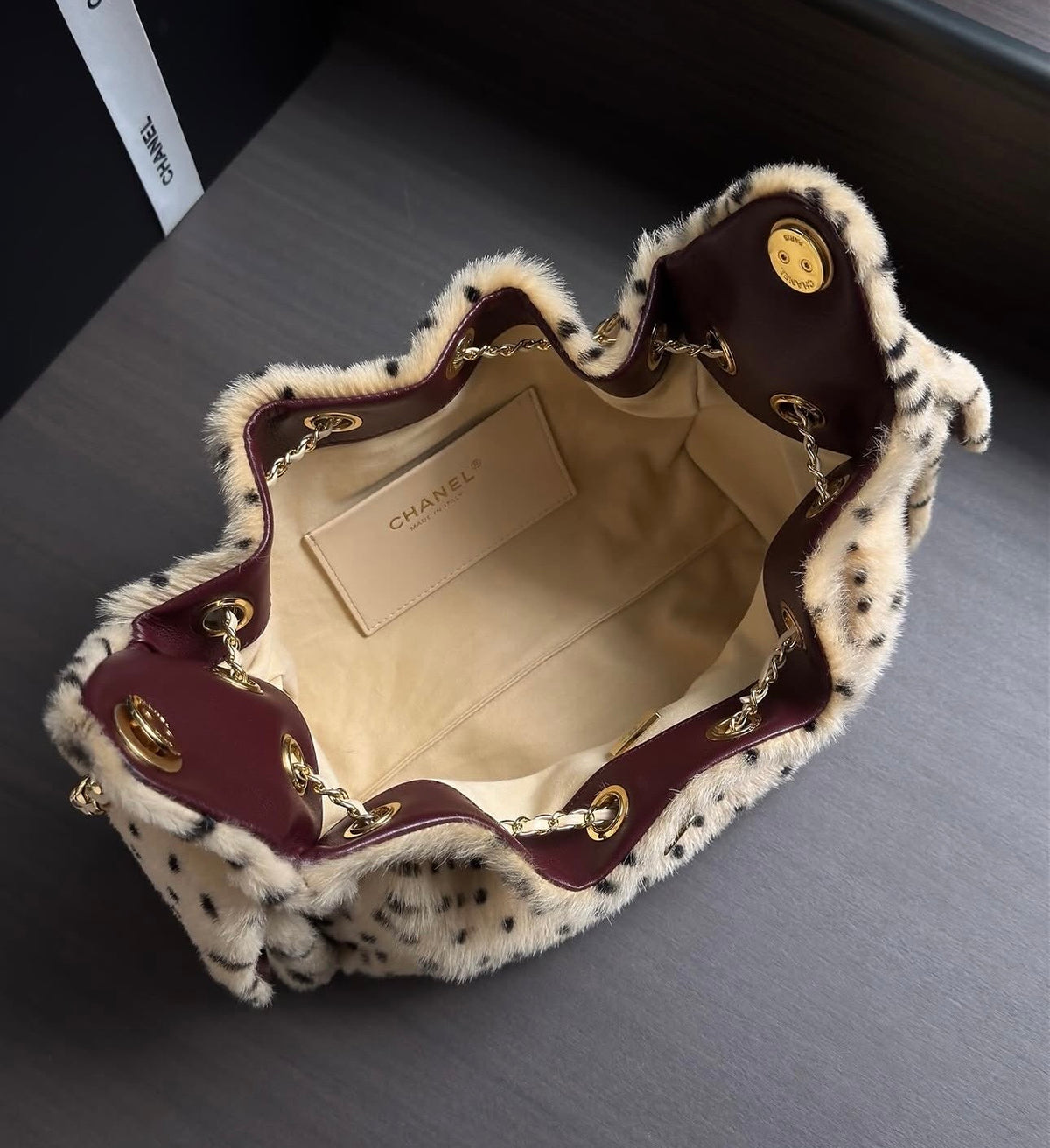 COCO 25 MINI HANDBAG Lambskin & Gold-Tone Metal, Light Beige & Black