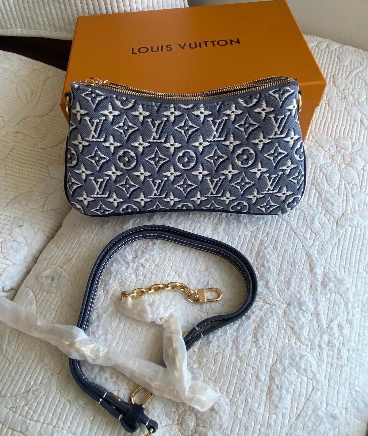 Pochette Liv | LV Monogram Embleme Bleu
