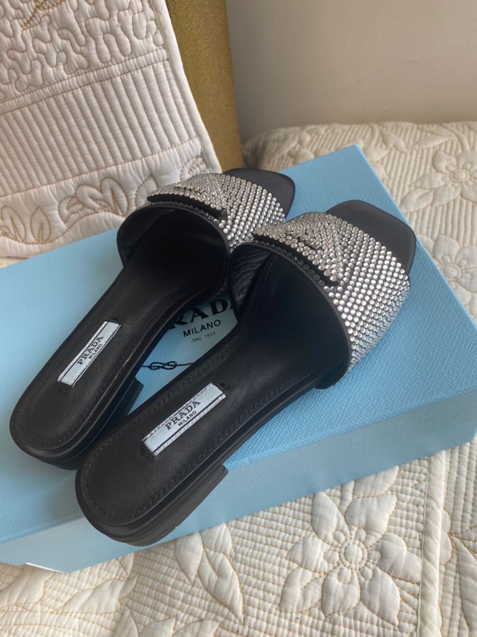 Sandales en satin avec cristaux
