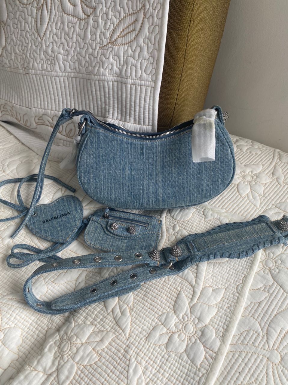 SAC BANDOULIÈRE LE CAGOLE EN DENIM AVEC STRASS BLEU