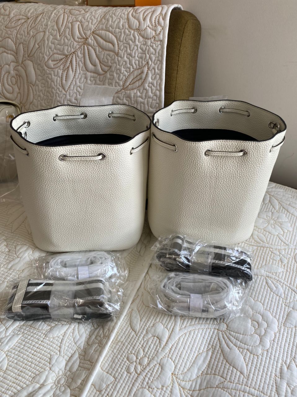 PRA | Sac seau en cuir blanc