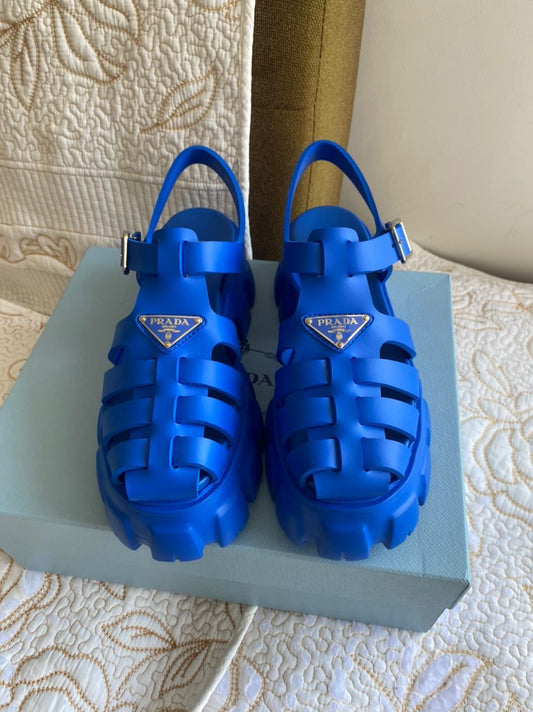 Sandale en caoutchouc bleu saphir