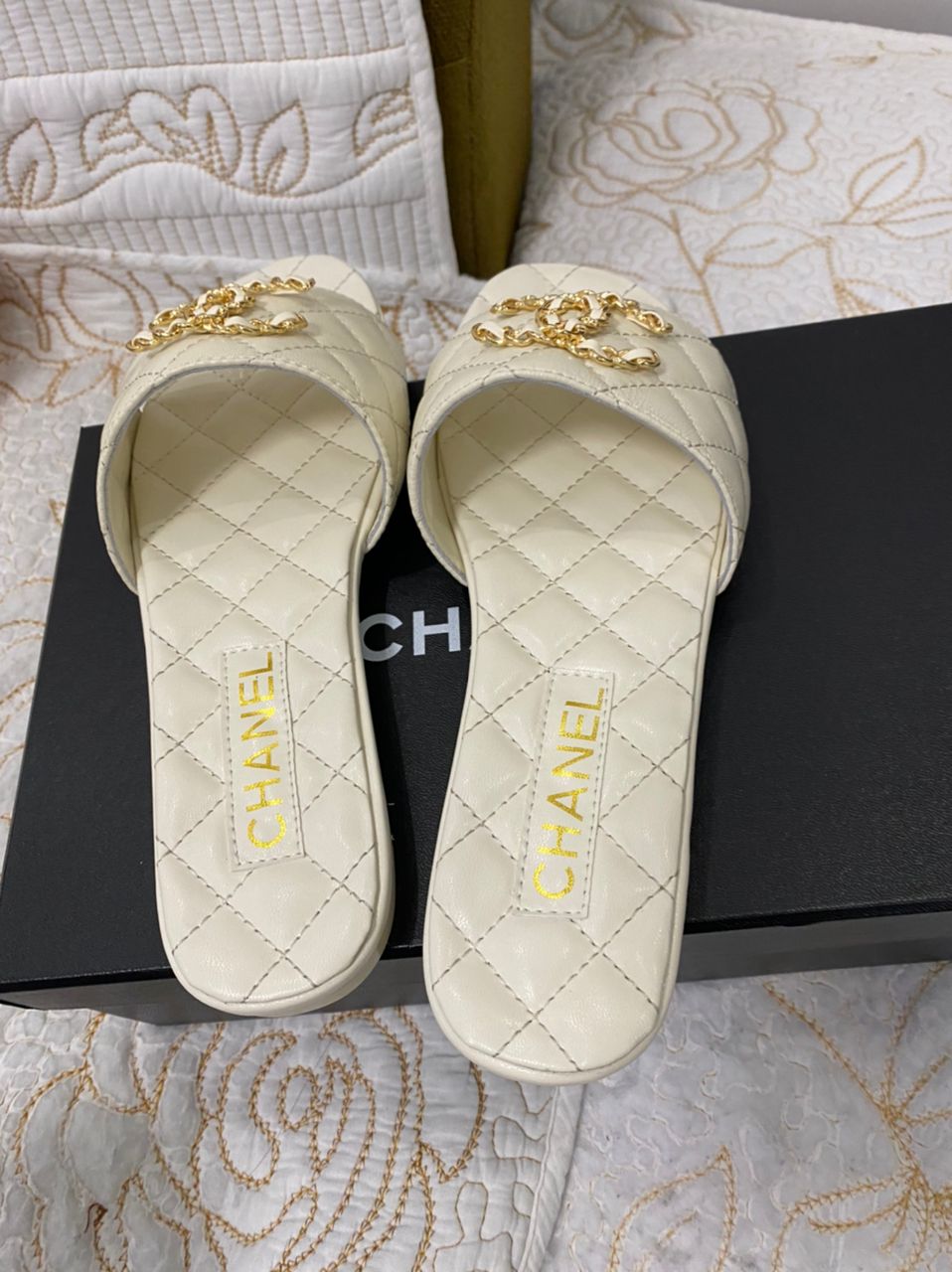 White Chain Coco Slides