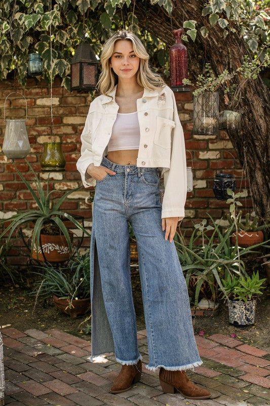 CHAQUETA DE DENIM DESGASTE CON FLECOS DE PEDRERÍA