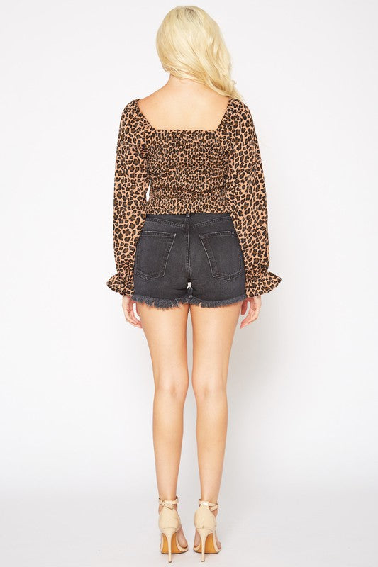 Blusa de leopardo con escote corazón