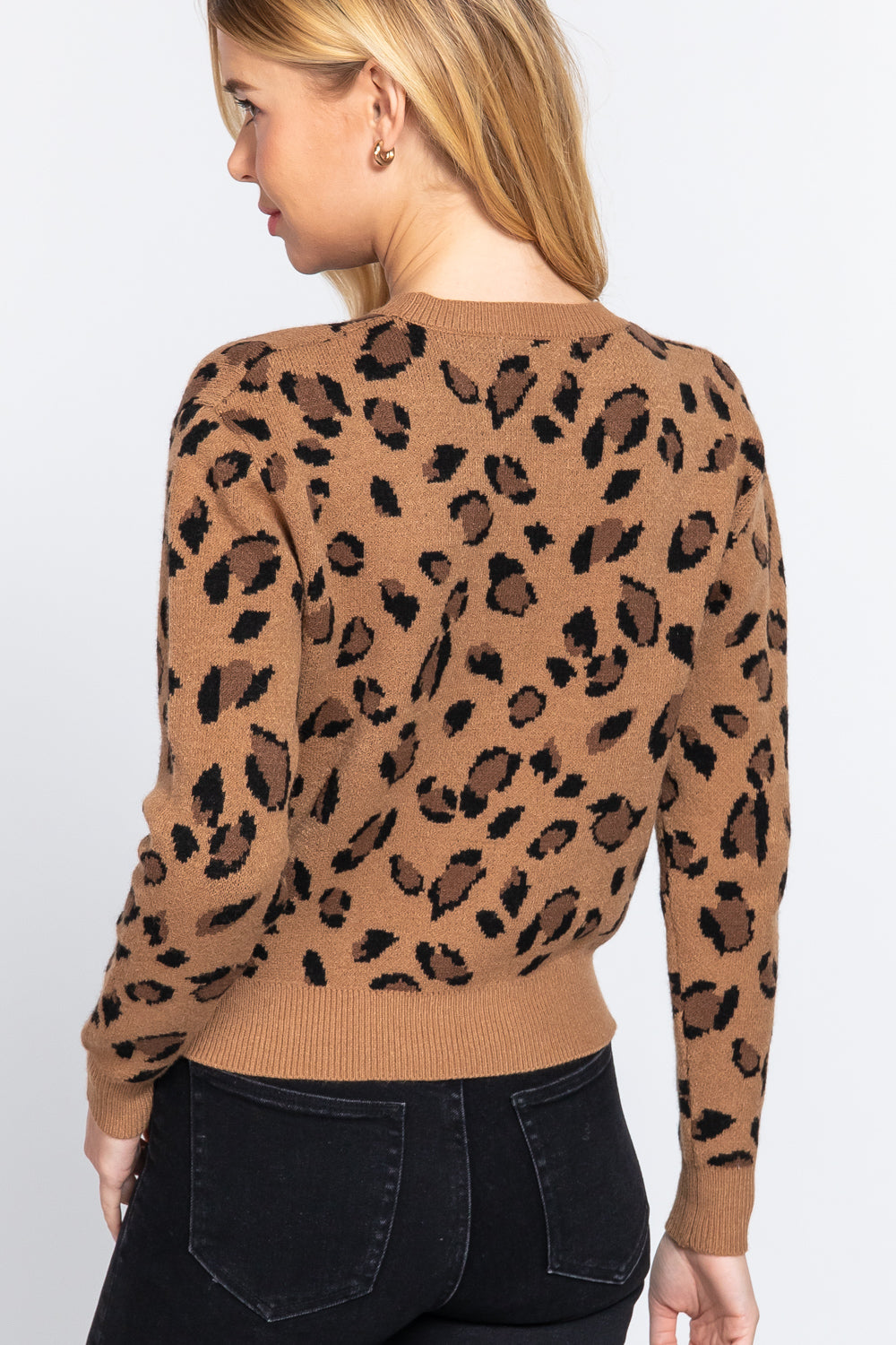 Suéter con estampado de leopardo