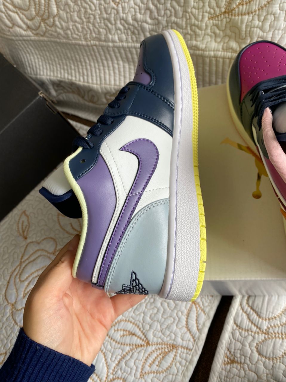 AIR JORDAN 1 "Tonnerre dépareillé-violet magenta"