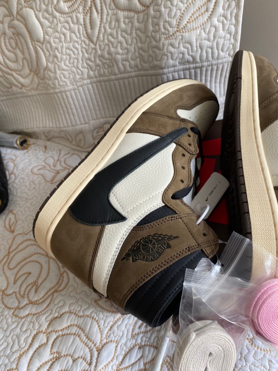 AIR JORDAN 1 "Travis Scott"