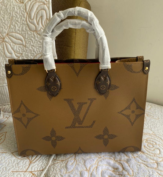 Monogramme sur le GO TOTE MM