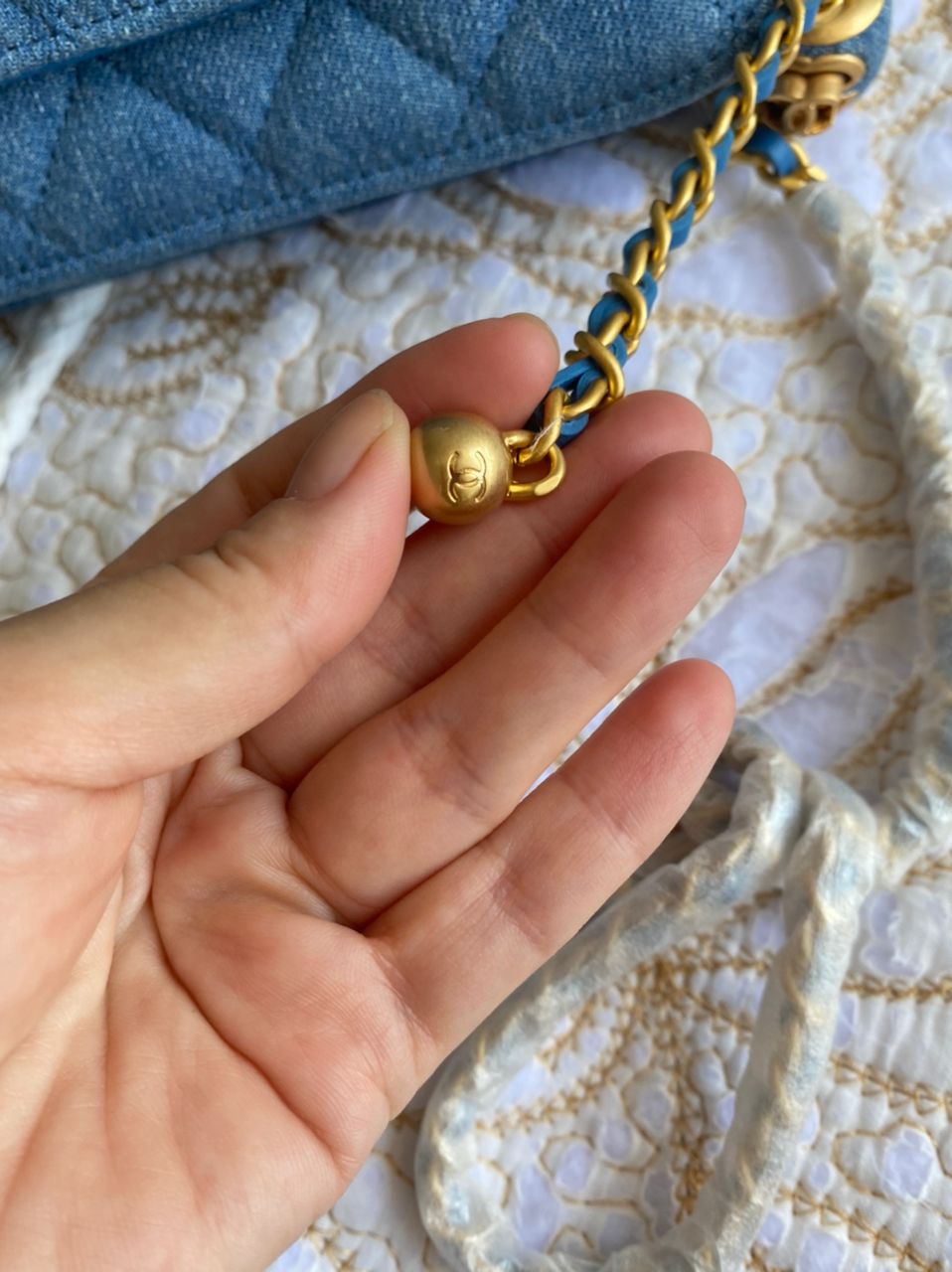 Sac à rabat carré en denim avec mini perles écrasées