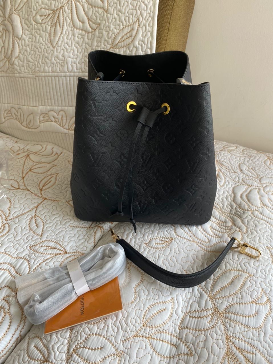 Monogramme noir Neo Noe