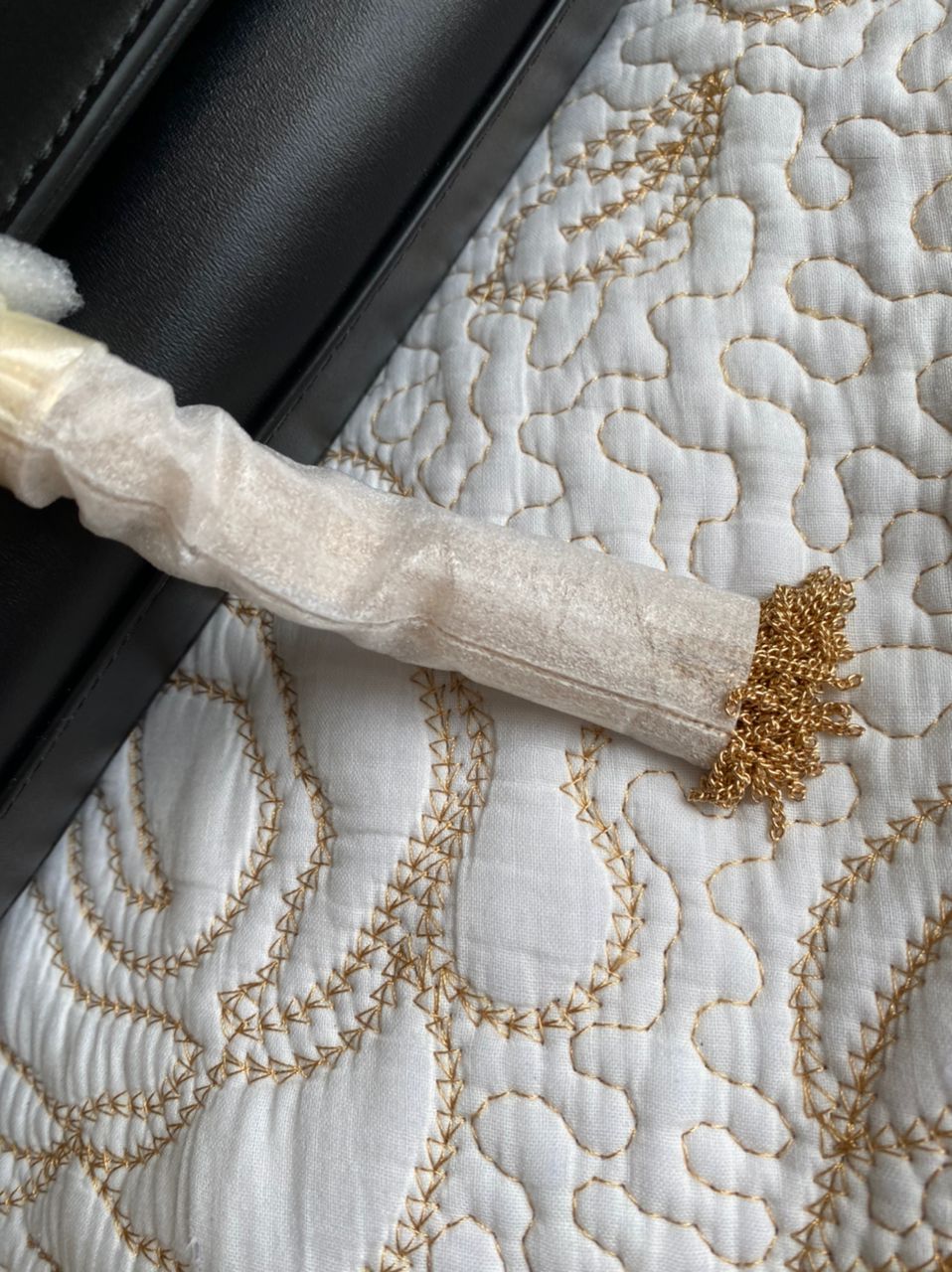 Sac à bandoulière Kate moyen à pompon