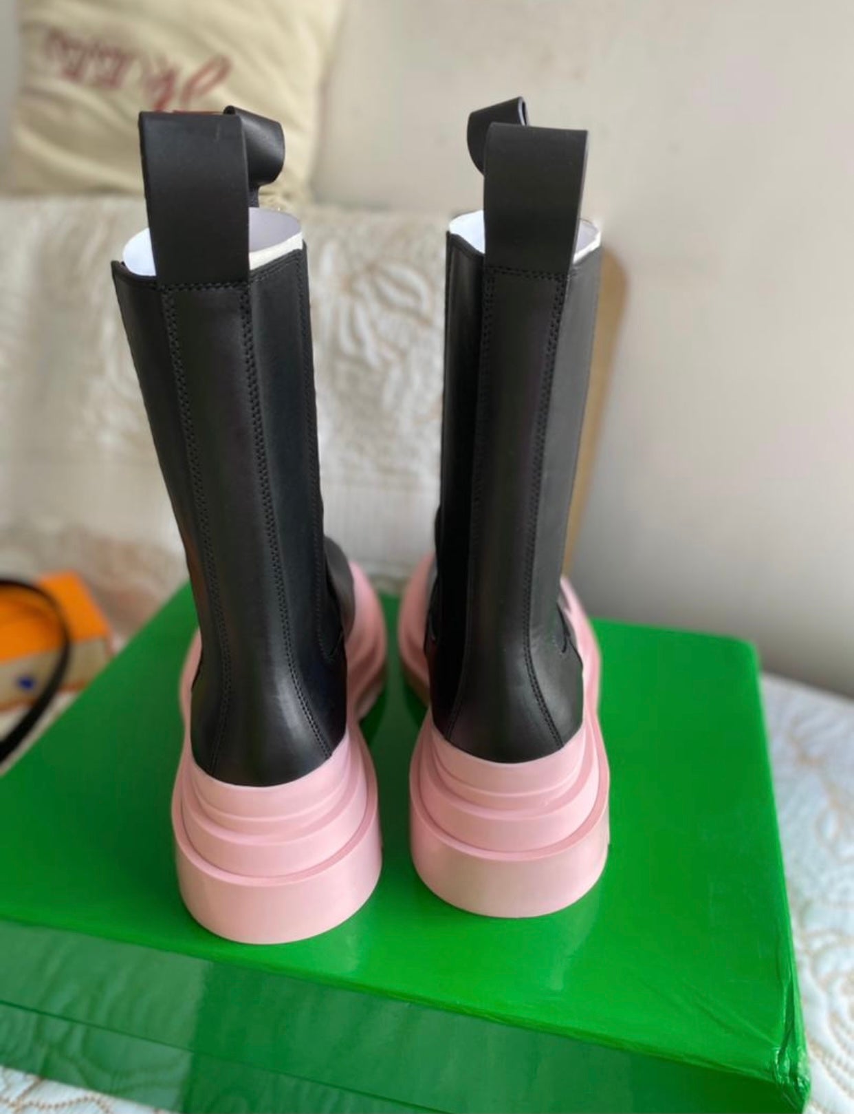 Bottines Chelsea noires/rose tendre